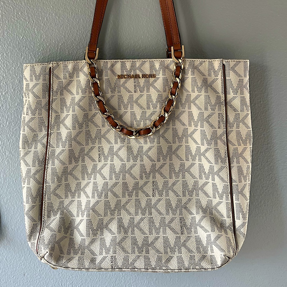 Michael Kors Logo Signature Tote
